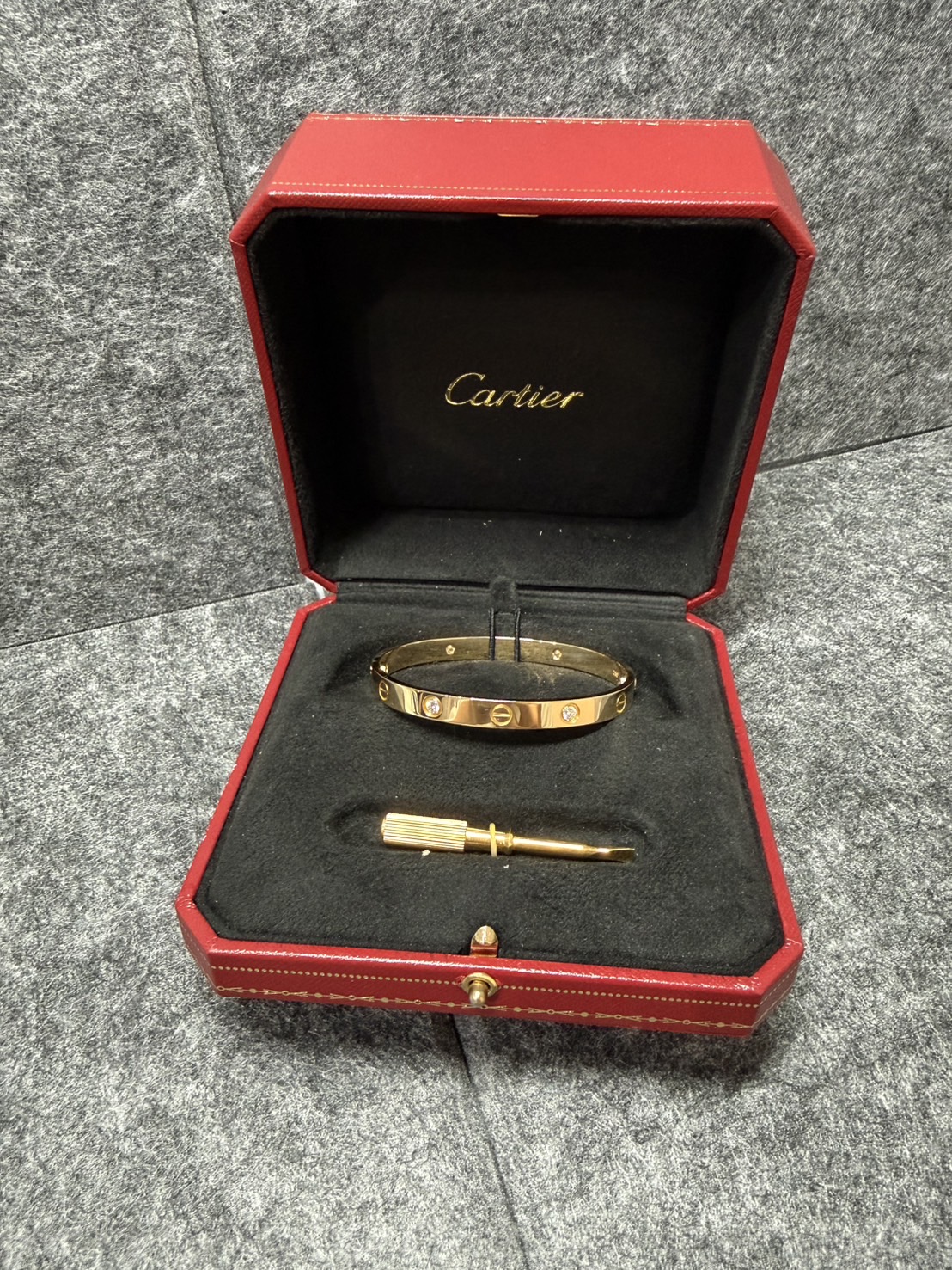 カルティエ　ラブブレスレットお買取りさせていただきました！！