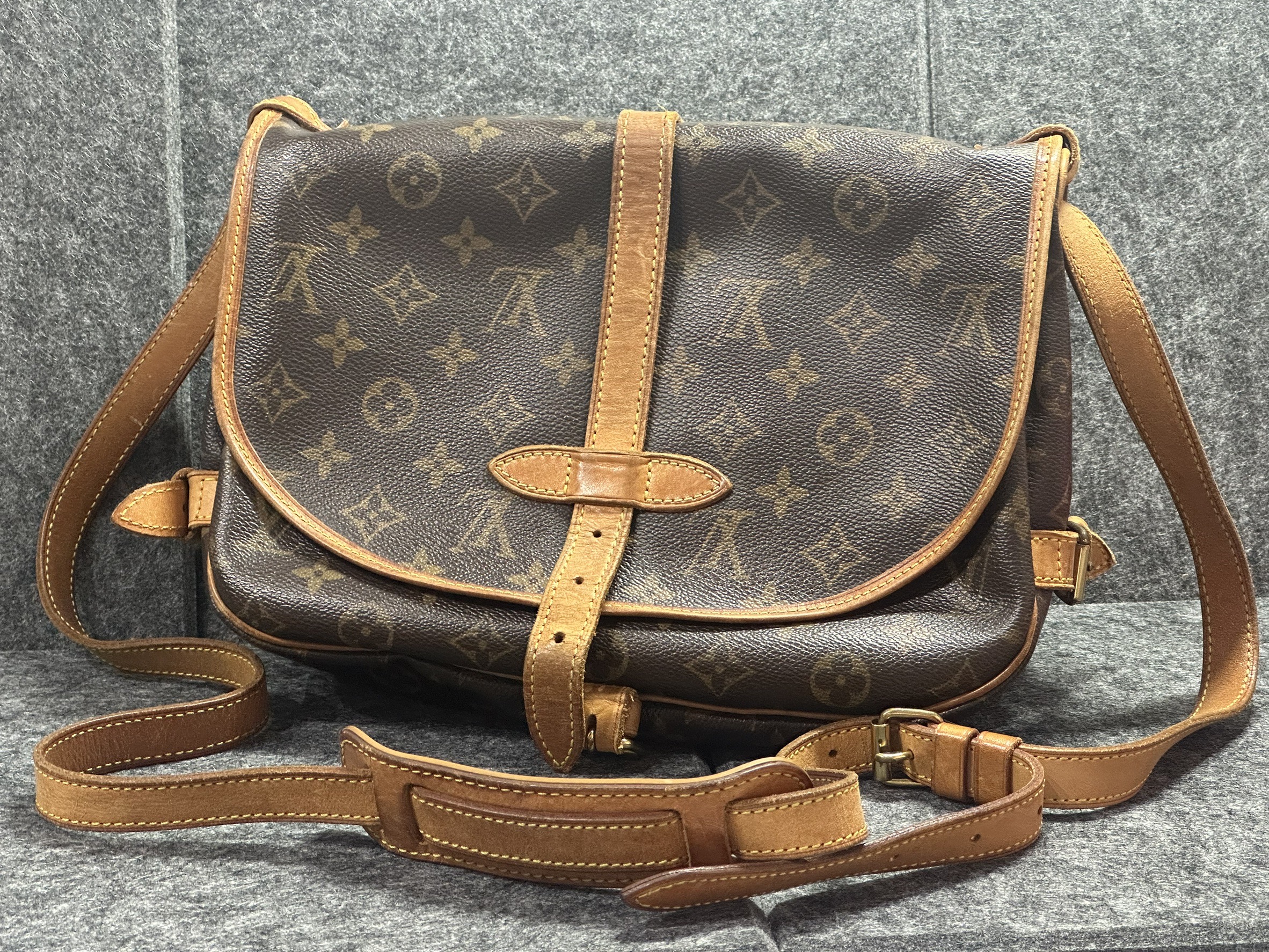 LVショルダーバッグお買取りさせていただきました