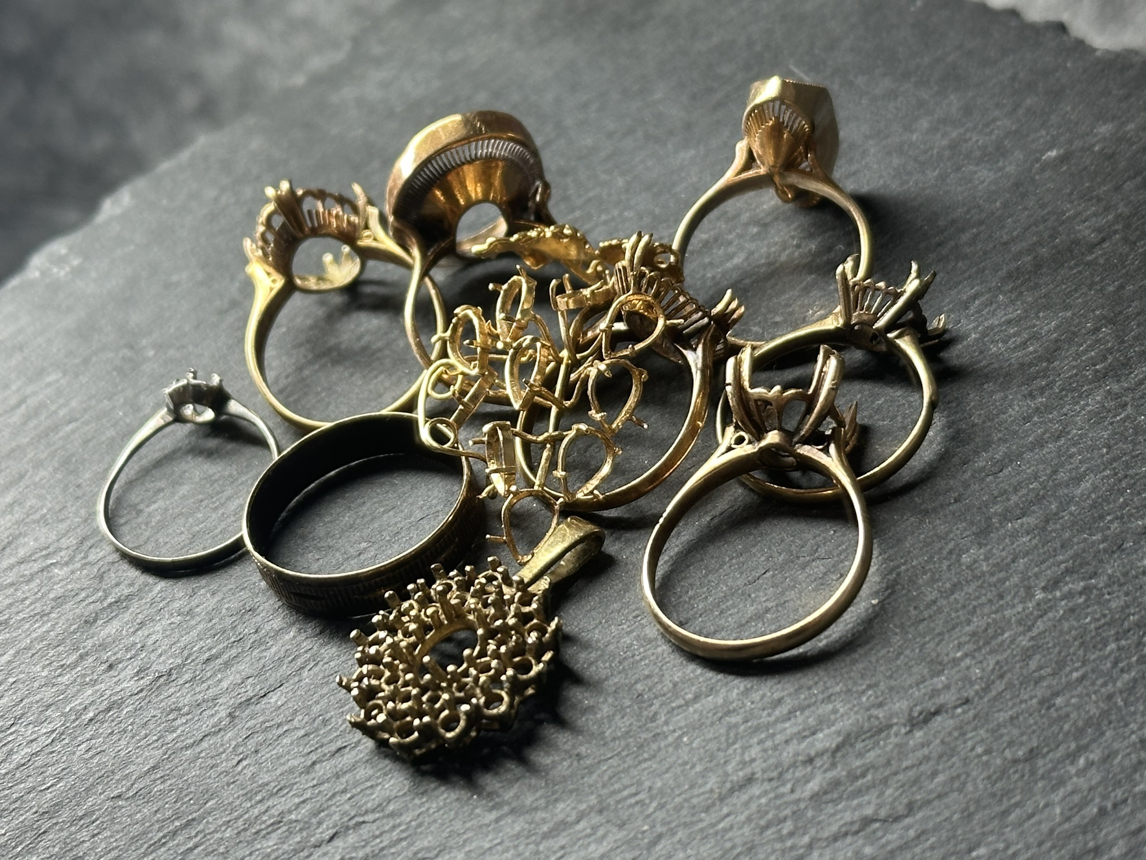 石が取れたリング、変形している物もお買取りできます！