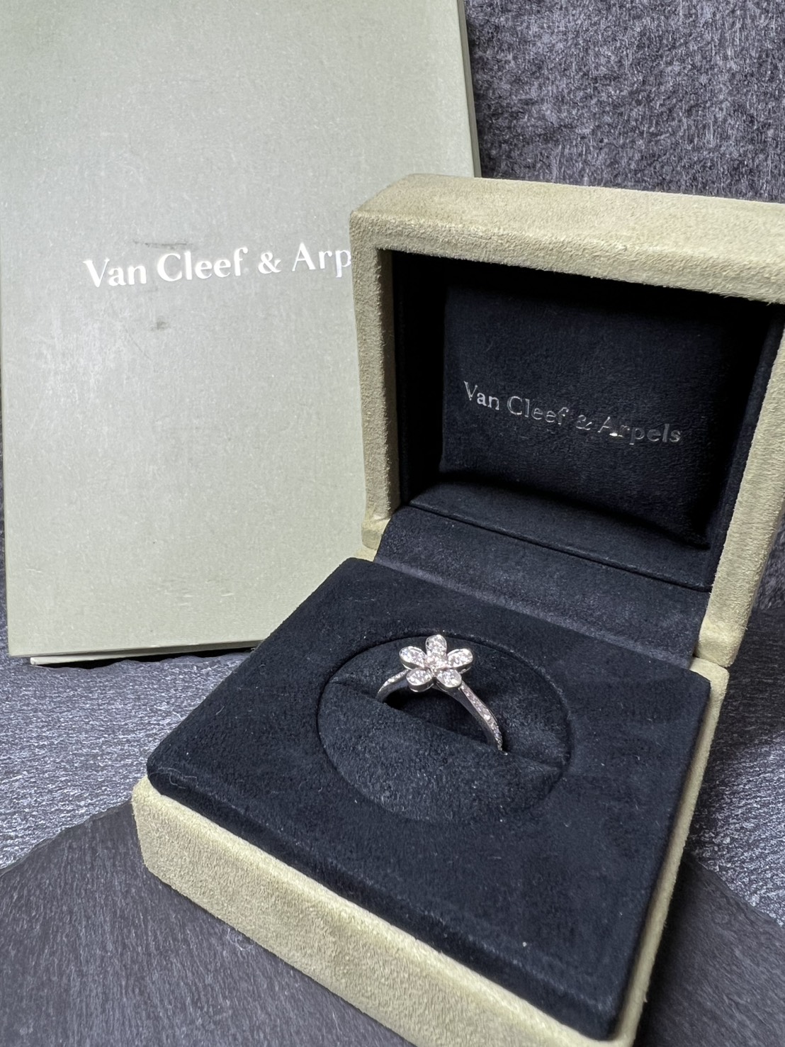 ヴァンクリーフ＆アーペルのリング お買取りさせていただきました！