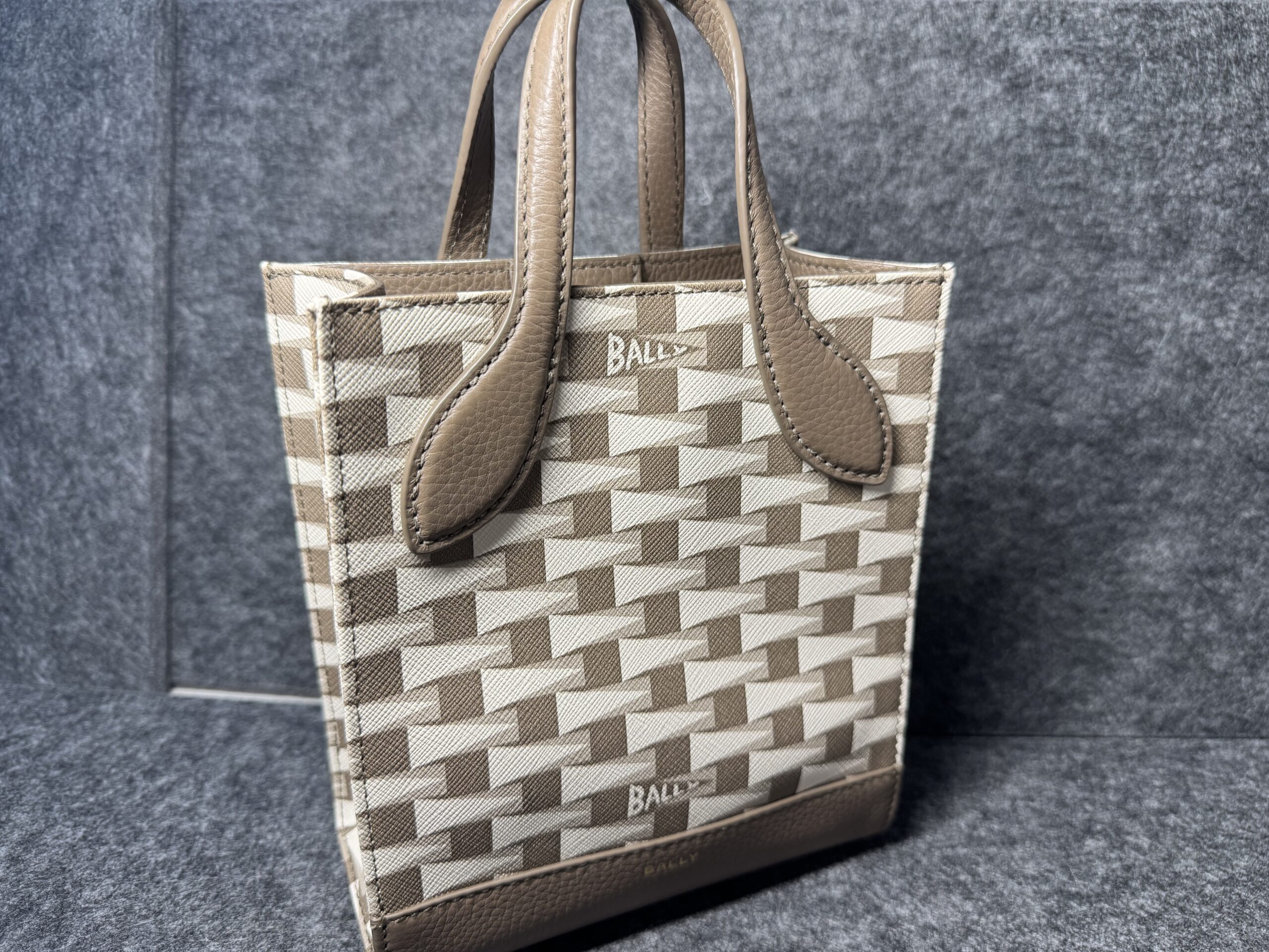 バリーのショルダー トートバッグをお買取りさせていただきました！