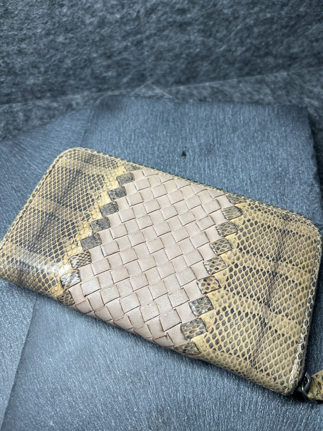 パイソン（ヘビ革） レザー長財布  買い取らせていただきました